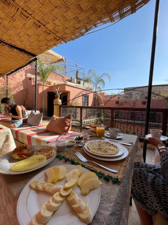 Riad La Caleche & Spa Marrakesh Exterior photo